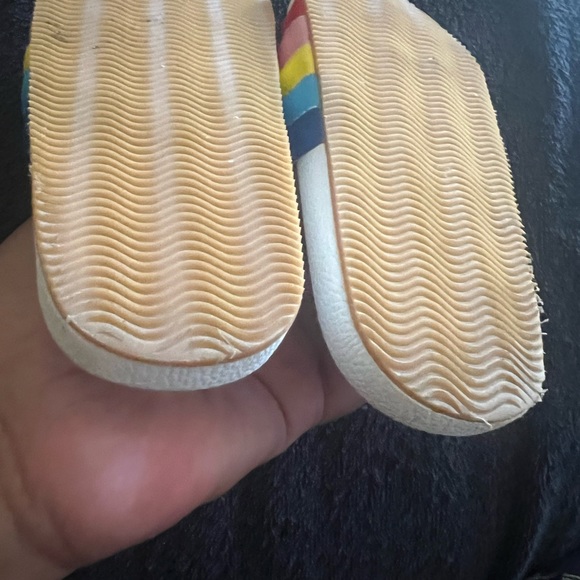 Sandals size 6/7 toddler! - Picture 4 of 10